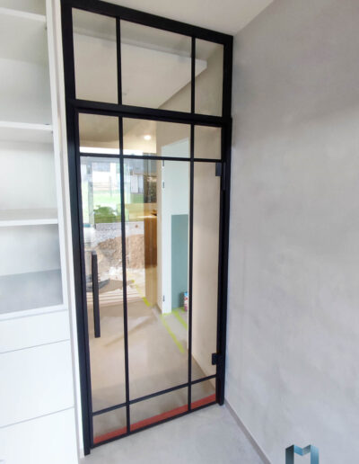 Loft Scianka Z Drzwiami W Oscieznicy