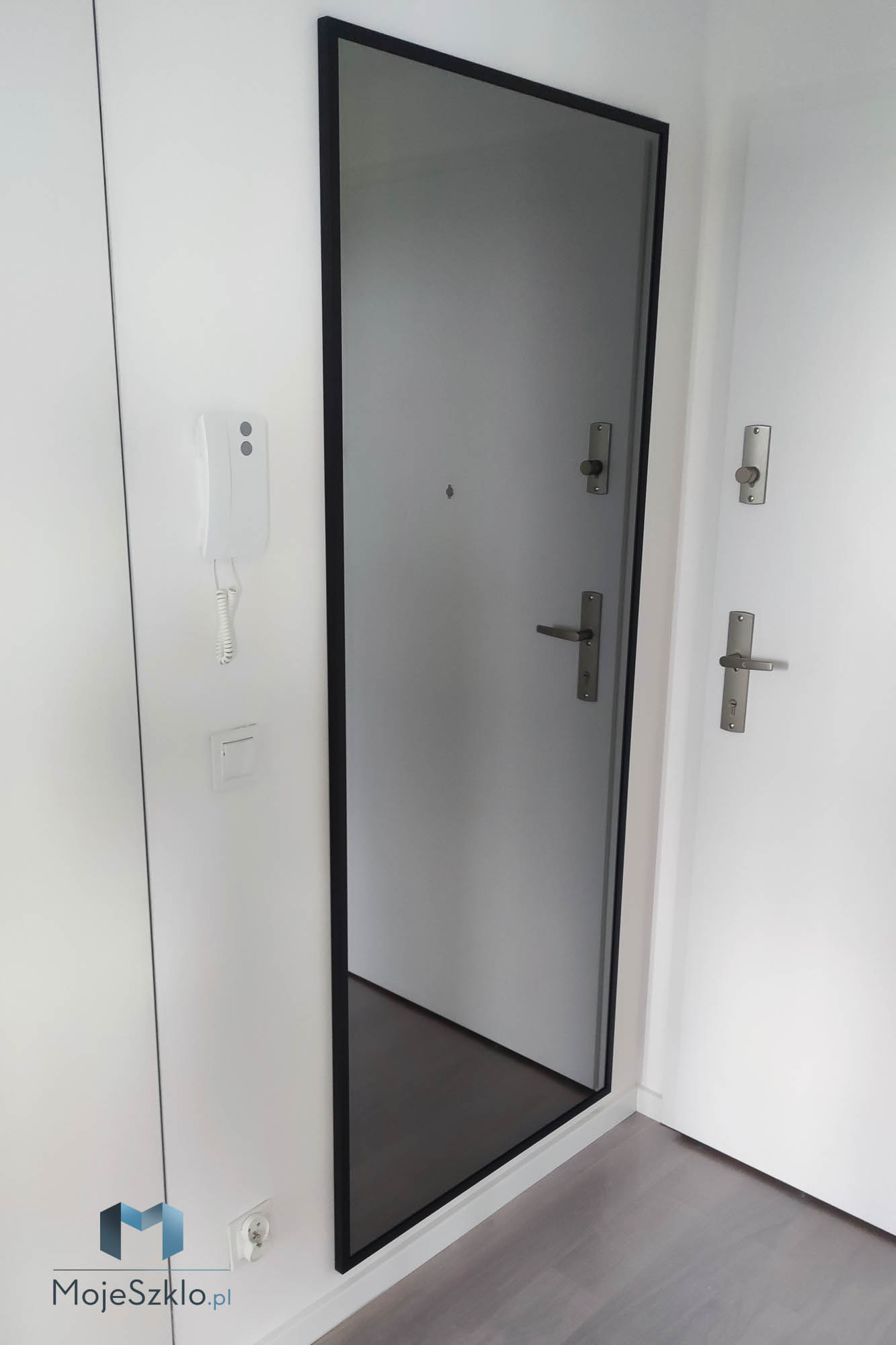 Lustro Grafitowe W Czarnej Ramie Lustro Grafitowe W Czarnej Ramie