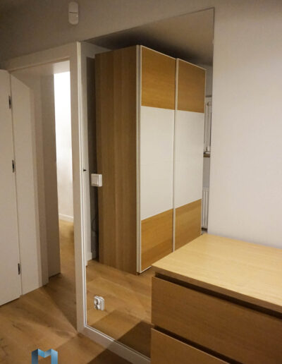 Lustro Na Sciane Do Pokoju Z Wycieciami Na Gniazdka