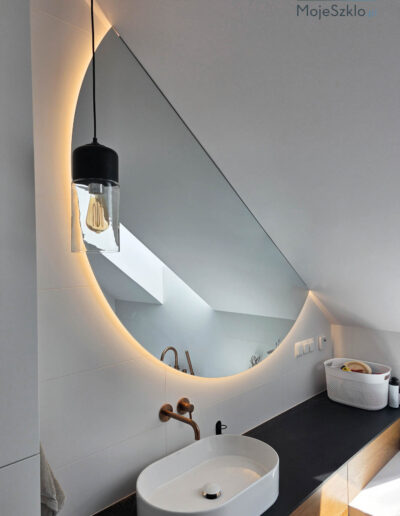 Lustro Polokragle Na Poddasze Z Led