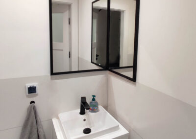 Lustro W Ramie Czarnej Do Rogu