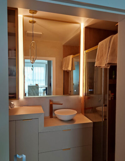 Lustro W Zlotej Ramie Z Led Do Lazienki