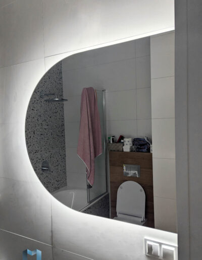 Lustro Zaokraglone Po Jednej Stronie Led