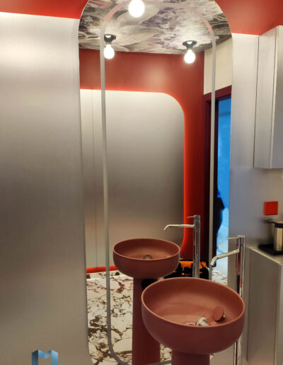 Nowoczesne Lustro Z Podswietlanym Paskiem