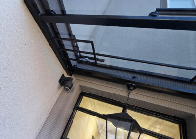 Nowoczesny Szklany Daszek Nad Drzwi