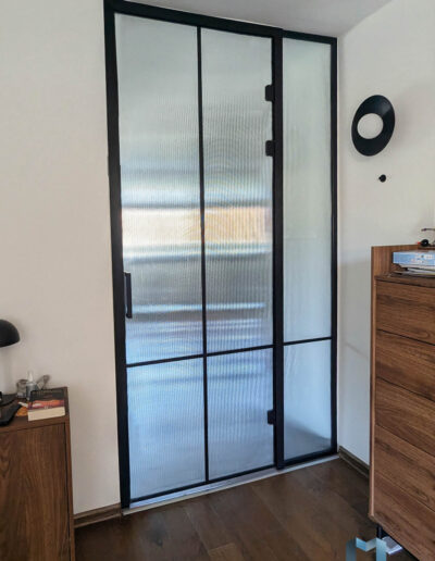Sciana Szklana Z Drzwiami W Stylu Loft