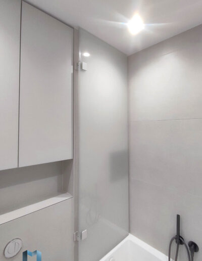 Skrzydło Uchylne Na Wanne Biale