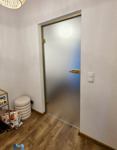 Szklane Złote Drzwi Ze Szkłem Matowym