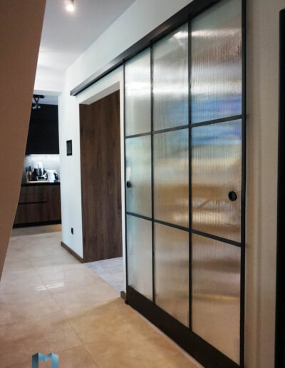 Szklo Ryflowane W Drzwiach Przesuwnych Loft