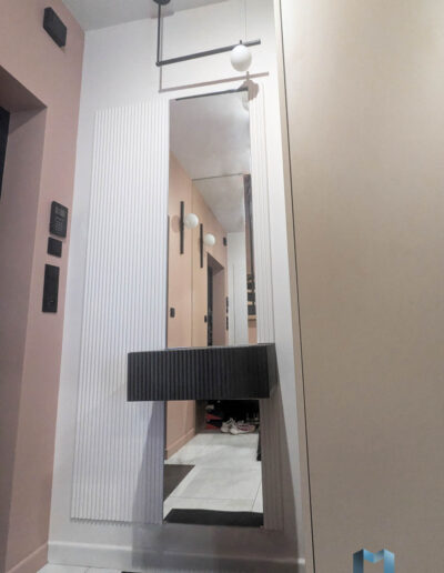 Waskie Lustro Do Przedpokoju Z Polka