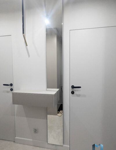 Waskie Lustro Z Polka Do Przedpokoju