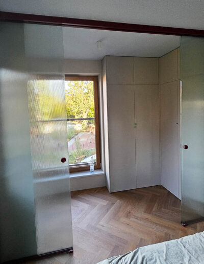 Drzwi Przesuwne Do Garderoby​ Ze Szkla Ryfllowanego