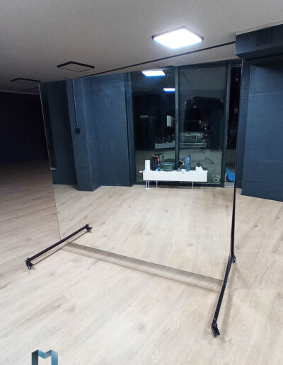 Duże Lustro Stojące Na Kółkach​