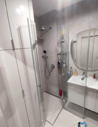 Narozna Kabina Z Drzwiami Dwuskrzydlowymi