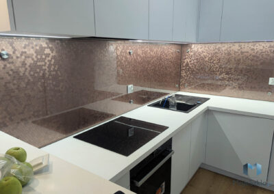 Szklo Hartowane Na Sciane Na Rotulach