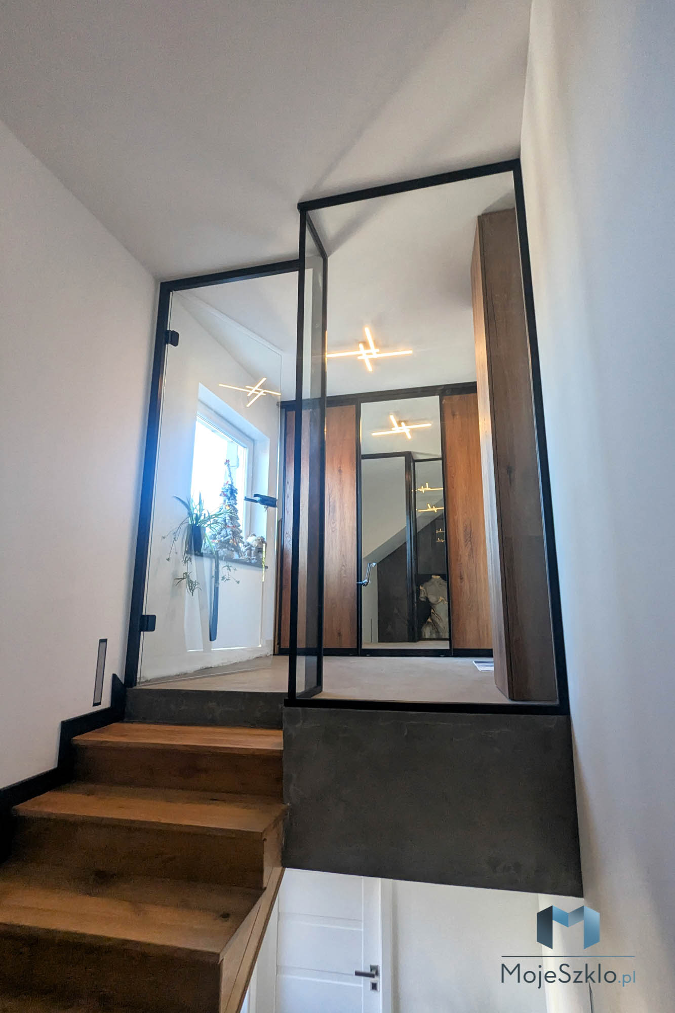 Zabudowa Schodów Szkłem